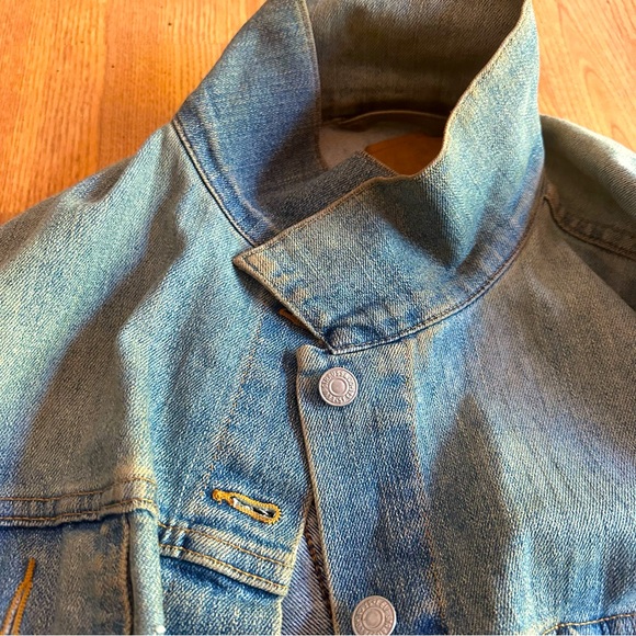 Classic Levi’s Jean Jacket (size M) Purchased in Rome, Italy - Picture 5 of 8